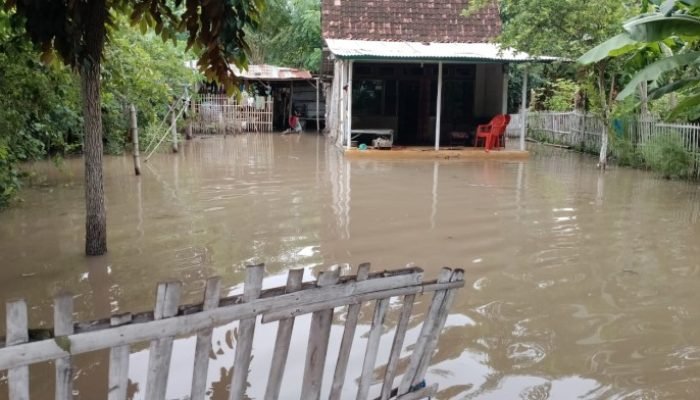 Desa Gelung Terdampak Banjir Akibat Hujan Lebat