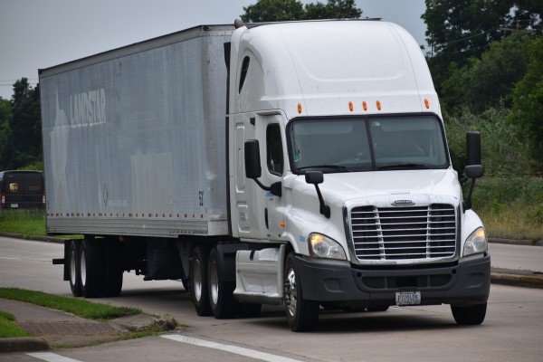 Manfaat Software Trucking