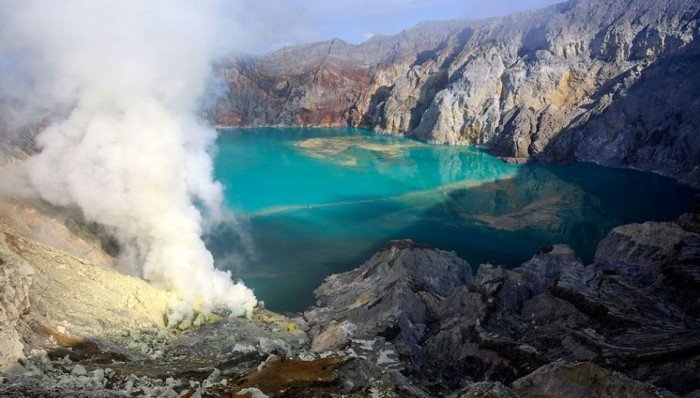 Kawah Ijen Bondowoso: Pesona Alam yang Menyimpan Misteri Kawah Ijen Bondowoso
