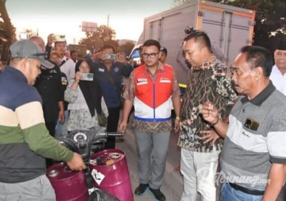 Bupati Situbondo Sidak SPBU Banyuglugur, Bongkar Praktik Ilegal Pengisian BBM Bupati Situbondo Sidak SPBU Banyuglugur, Bongkar Praktik Ilegal Pengisian BBM